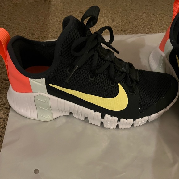 Nikes women’s Free Metcon 4 training shoes - Picture 1 of 3